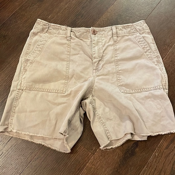 Madewell Khaki Shorts - Picture 1 of 3
